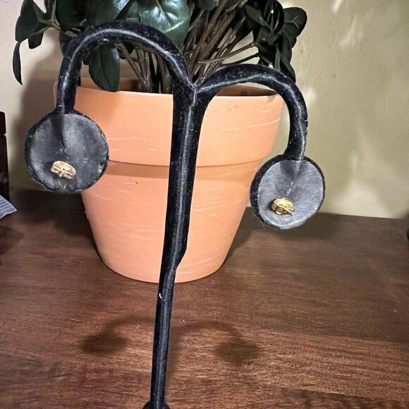 PAIR LAM HAWAII FLORAL LANAI FLOWER GOLD TONE EARRINGS LAMHAWAII - Picture 3 of 3